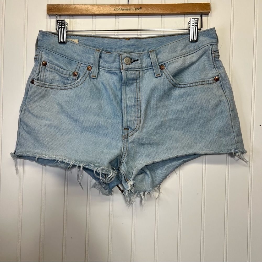 high waisted 5 button LEVI 501 red tab Jean shorts size 28